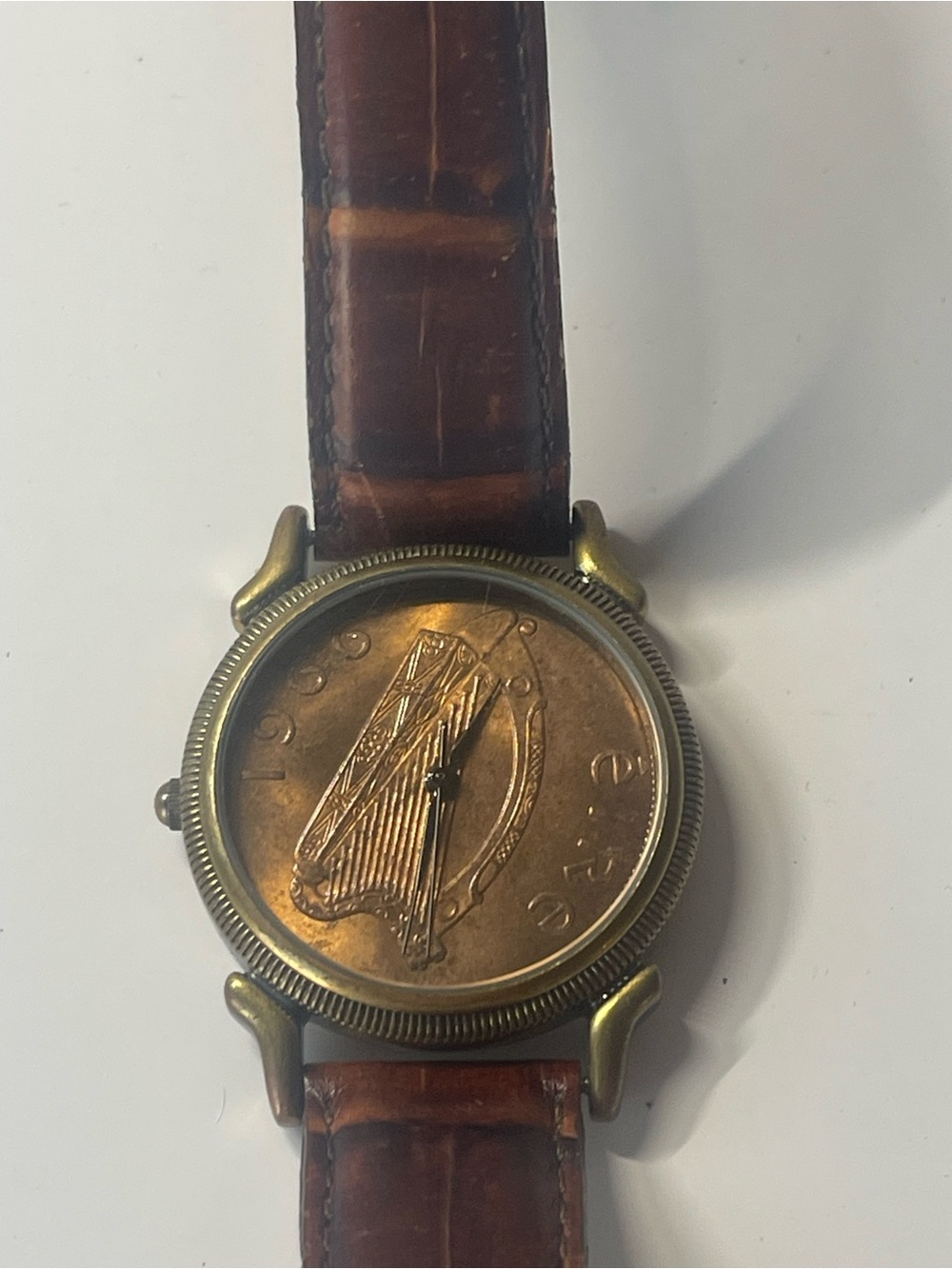 1966 Eire Irish Coin Large Penny Wristwatch w Brown Leather Band Needs Battery - Picture 2 of 3